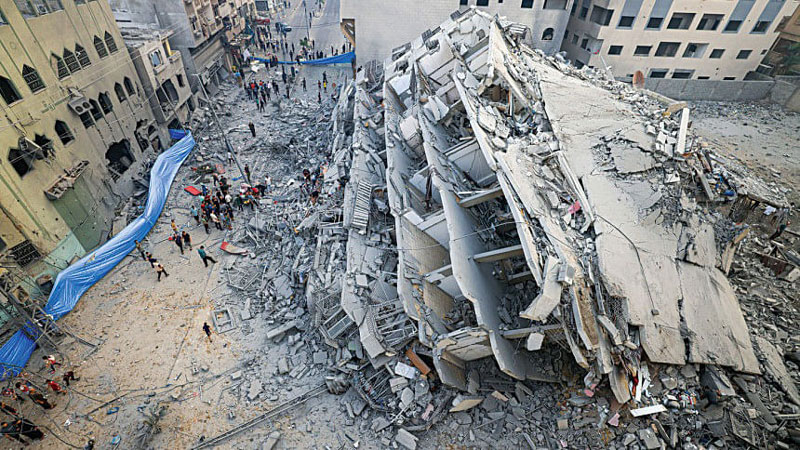 The ruins of a building destroyed in Israeli strikes in Gaza City; Photo: AFP, Reuters