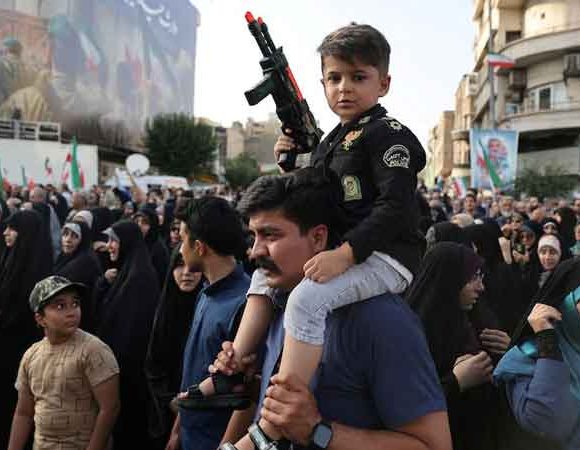 People attend a protest against the U.S attack on nuclear sites, amid the Iran-Israel conflict, in Tehran, Iran, June 22, 2025. Majid Asgaripour/WANA (West Asia News Agency) via REUTERS